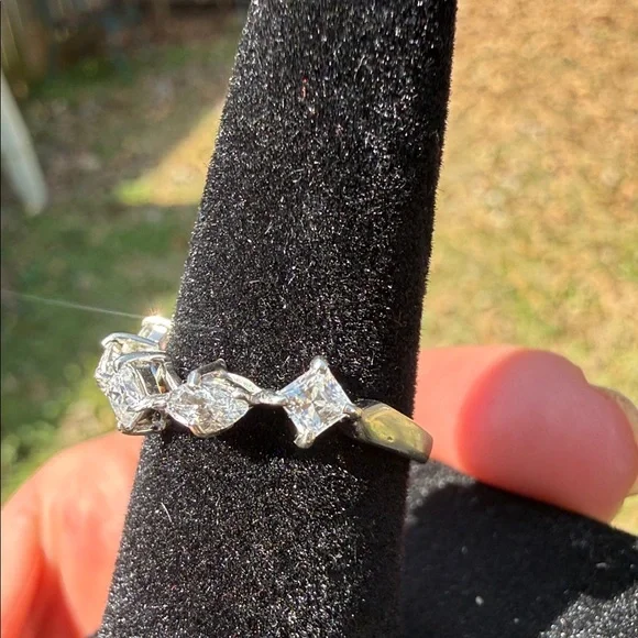 Elegant 925 Sterling Silver Diamond Ring - Picture 11 of 12